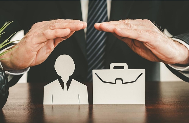 gobernante, pone el negocio y las ganancias en primer lugar