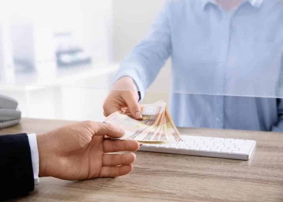 regresa el dinero, no es tuyo