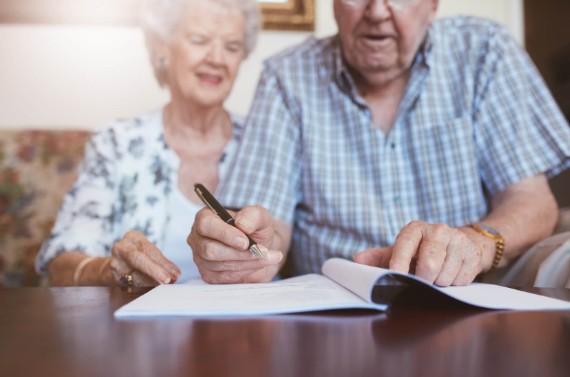 �qu� pasa con mi esposa(o) en mi testamento?